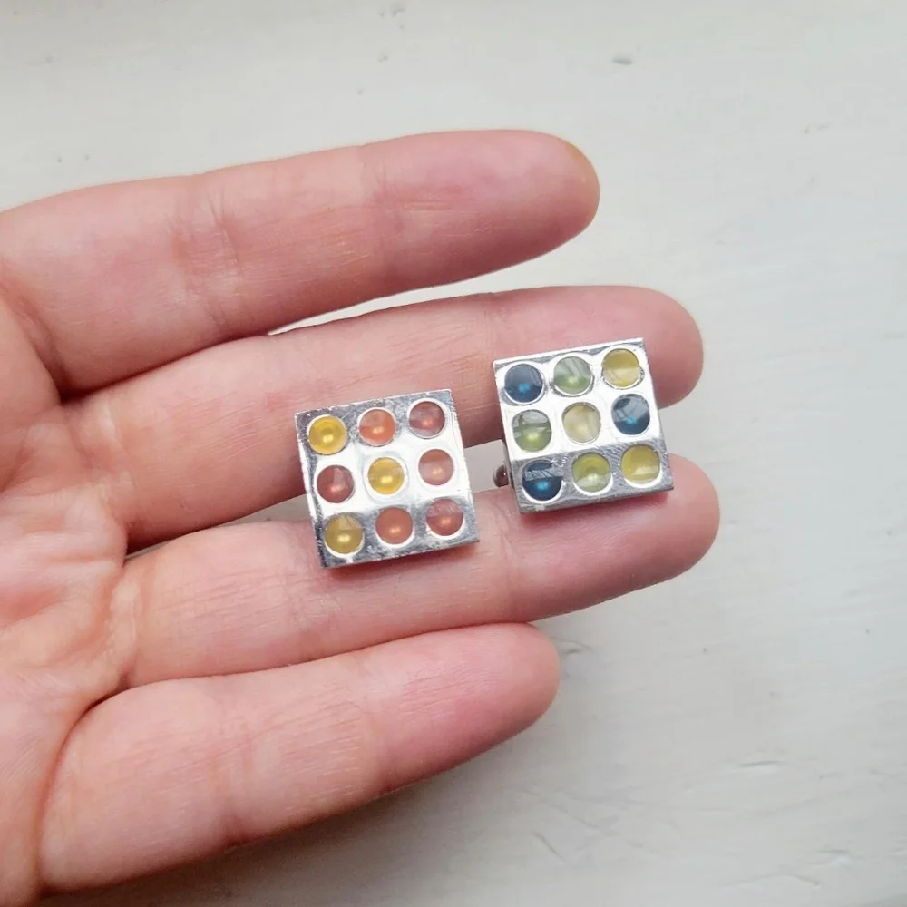 Vintage Pair of Classic Silver Polka Dot Cuff Links